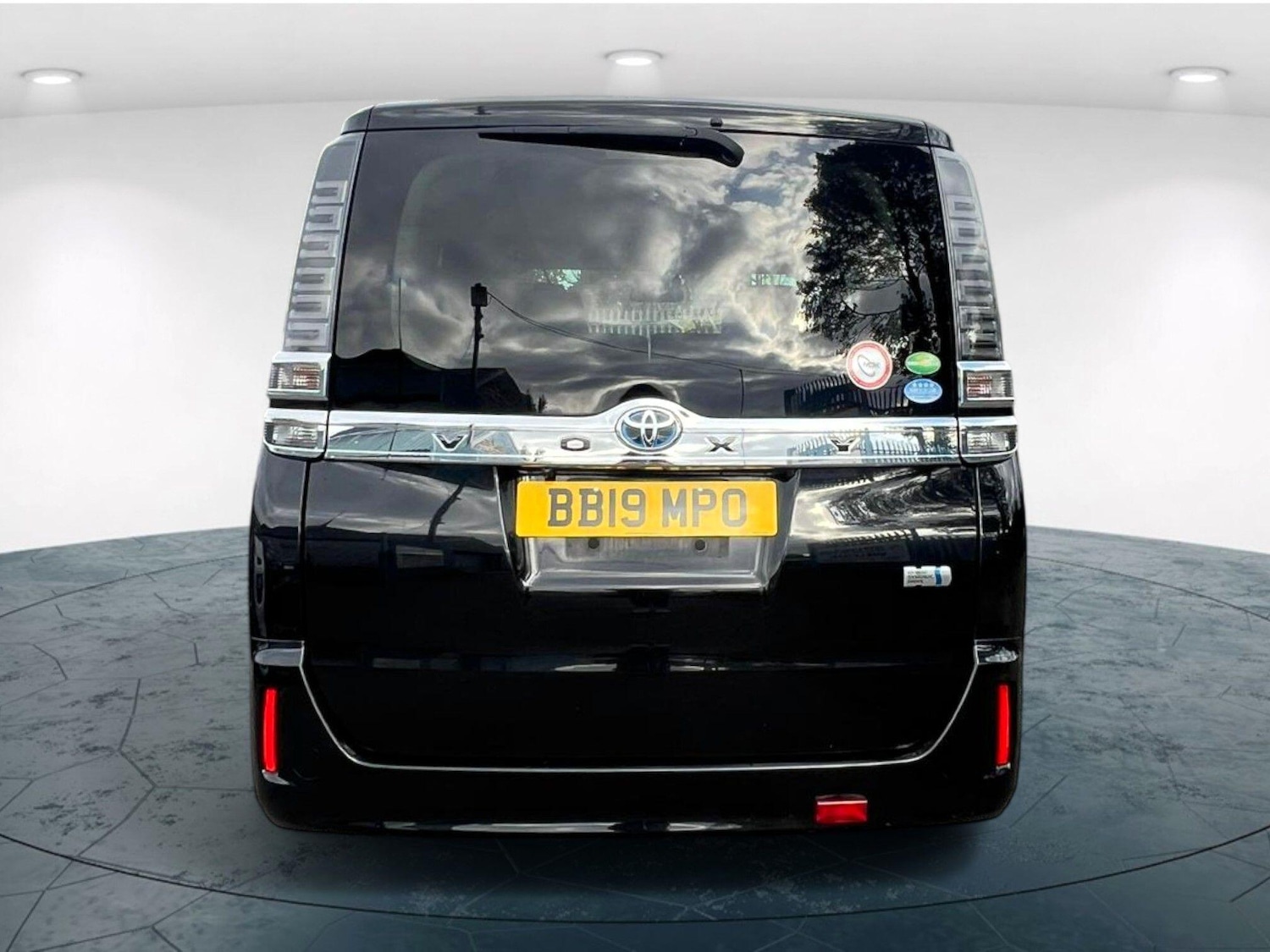 Used Toyota Voxy for sale - 76211696: Photo 6