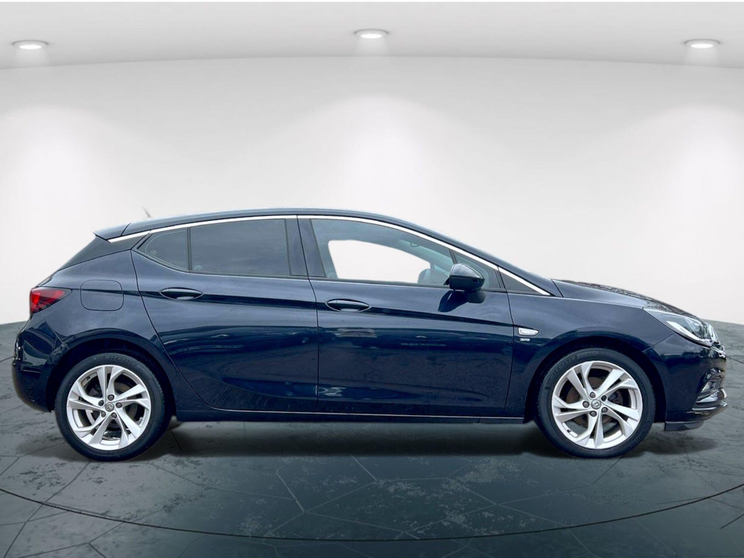 Used Vauxhall Astra 2018 for sale - 76798636: Photo 3