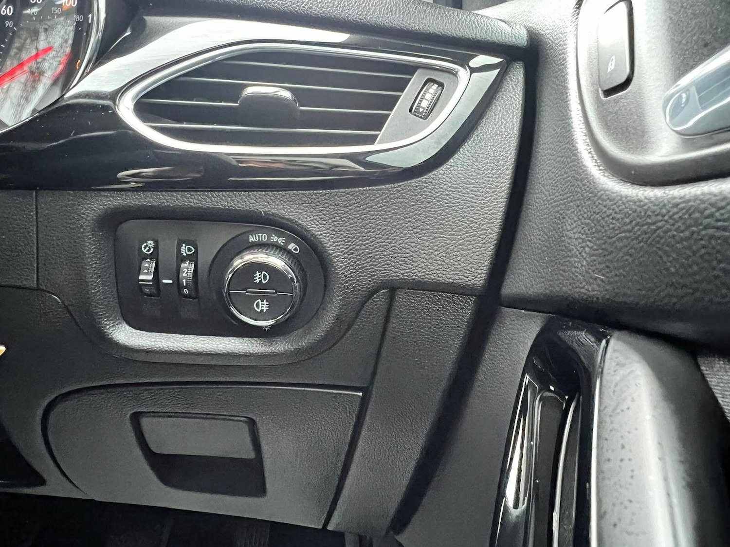 Used Vauxhall Astra 2018 for sale - 76798636: Photo 32