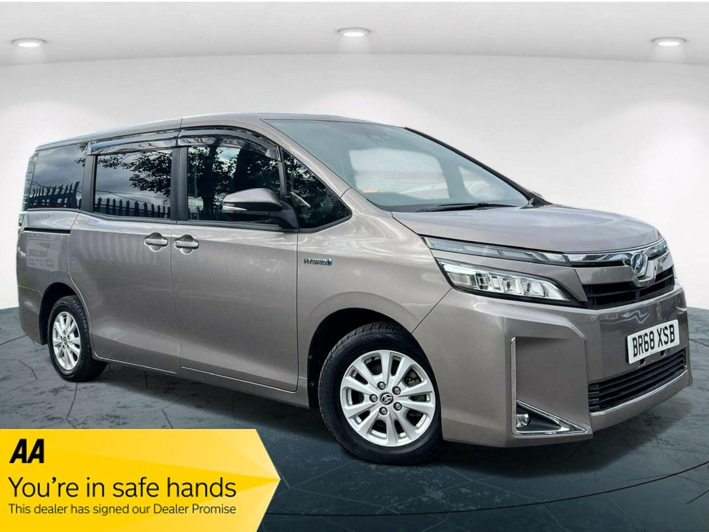 Used Toyota Voxy for sale - 76211702: Photo 1