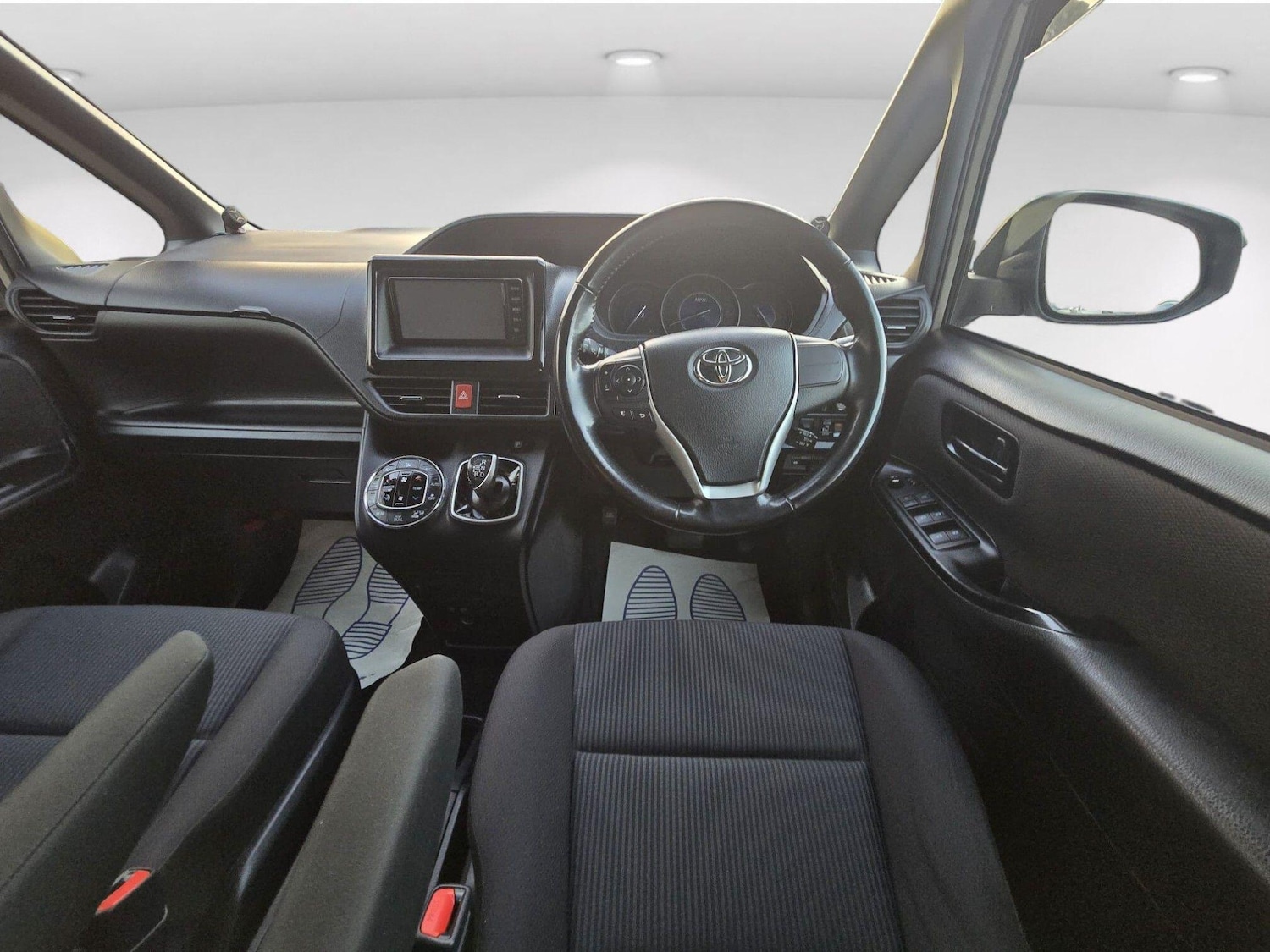 Used Toyota Voxy for sale - 76211702: Photo 13