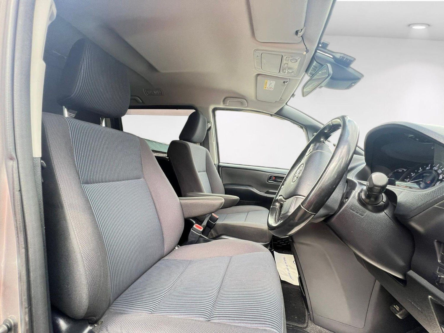 Used Toyota Voxy for sale - 76211702: Photo 15