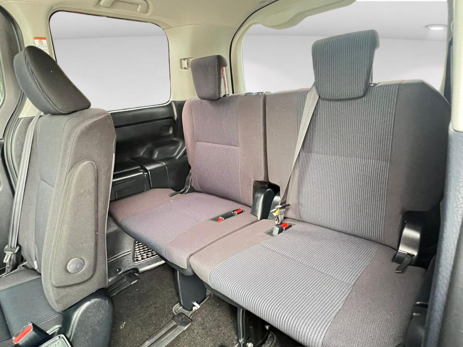 Used Toyota Voxy for sale - 76211702: Photo 18