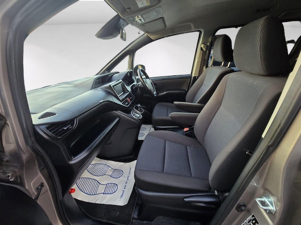Used Toyota Voxy for sale - 76211702: Photo 18