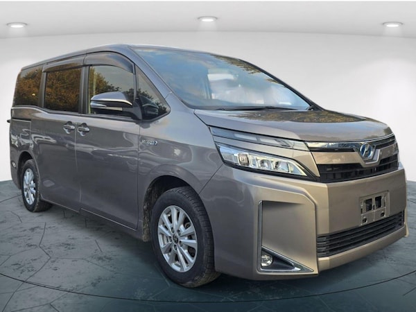 Used Toyota Voxy for sale - 76211702: Photo 1