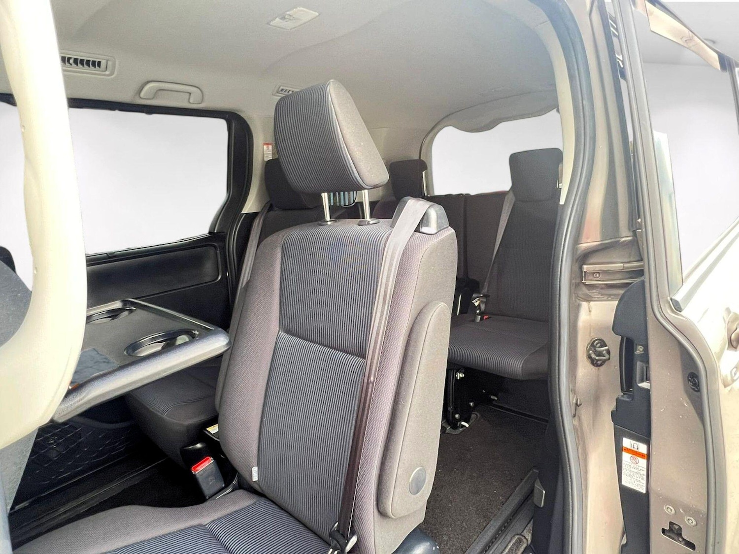 Used Toyota Voxy for sale - 76211702: Photo 24