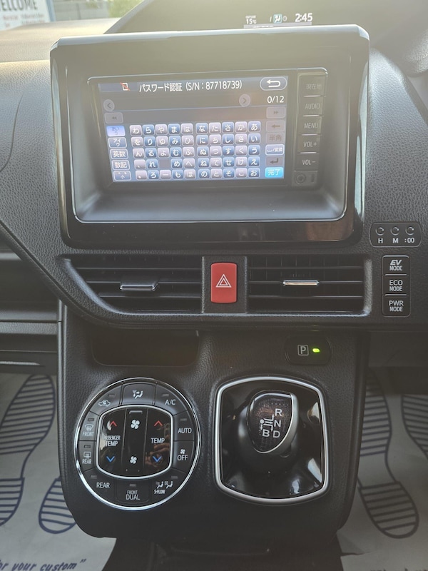 Used Toyota Voxy for sale - 76211702: Photo 24