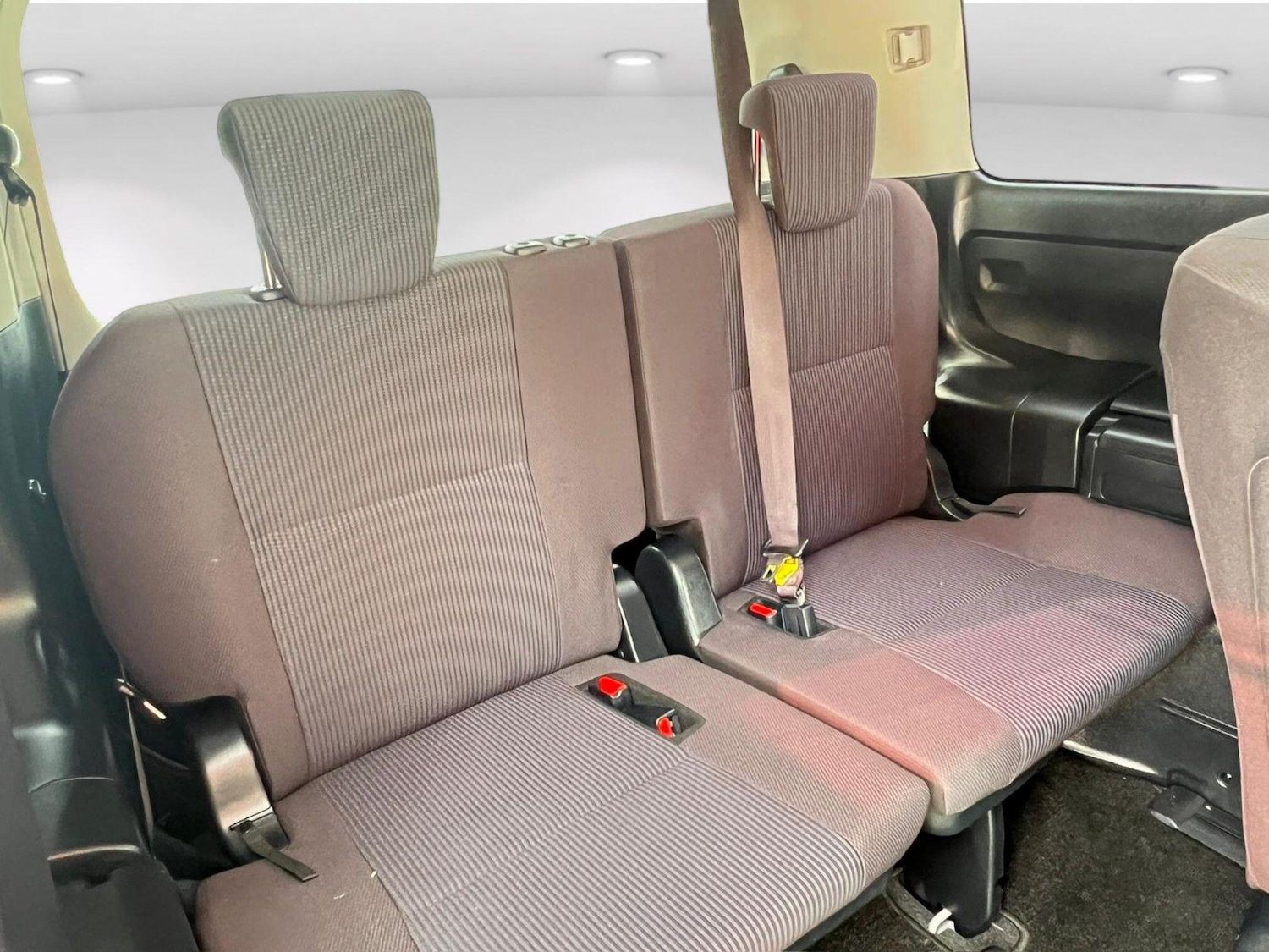 Used Toyota Voxy for sale - 76211702: Photo 25