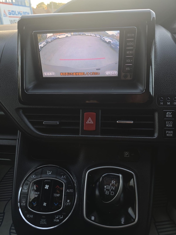 Used Toyota Voxy for sale - 76211702: Photo 25
