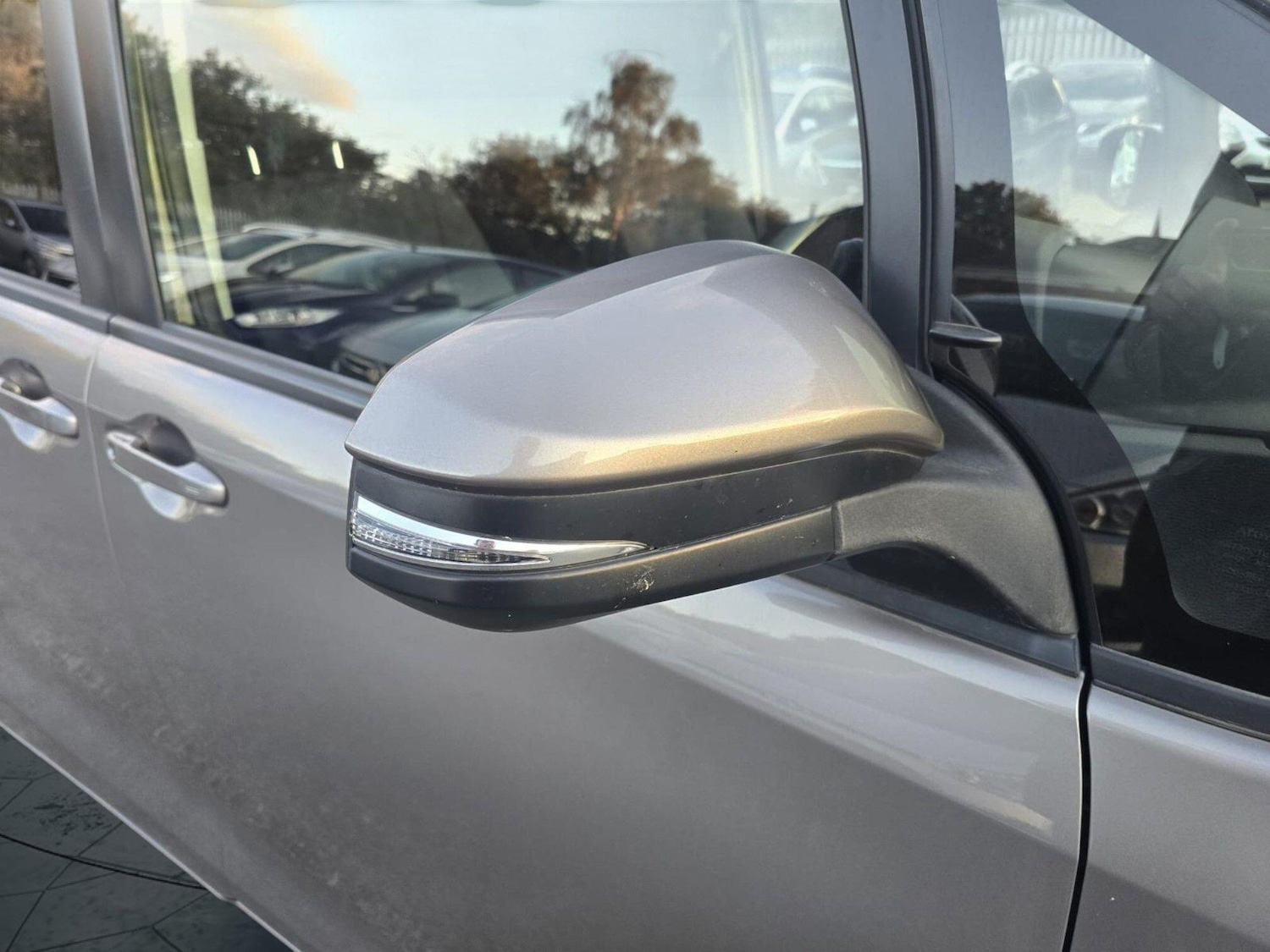 Used Toyota Voxy for sale - 76211702: Photo 27