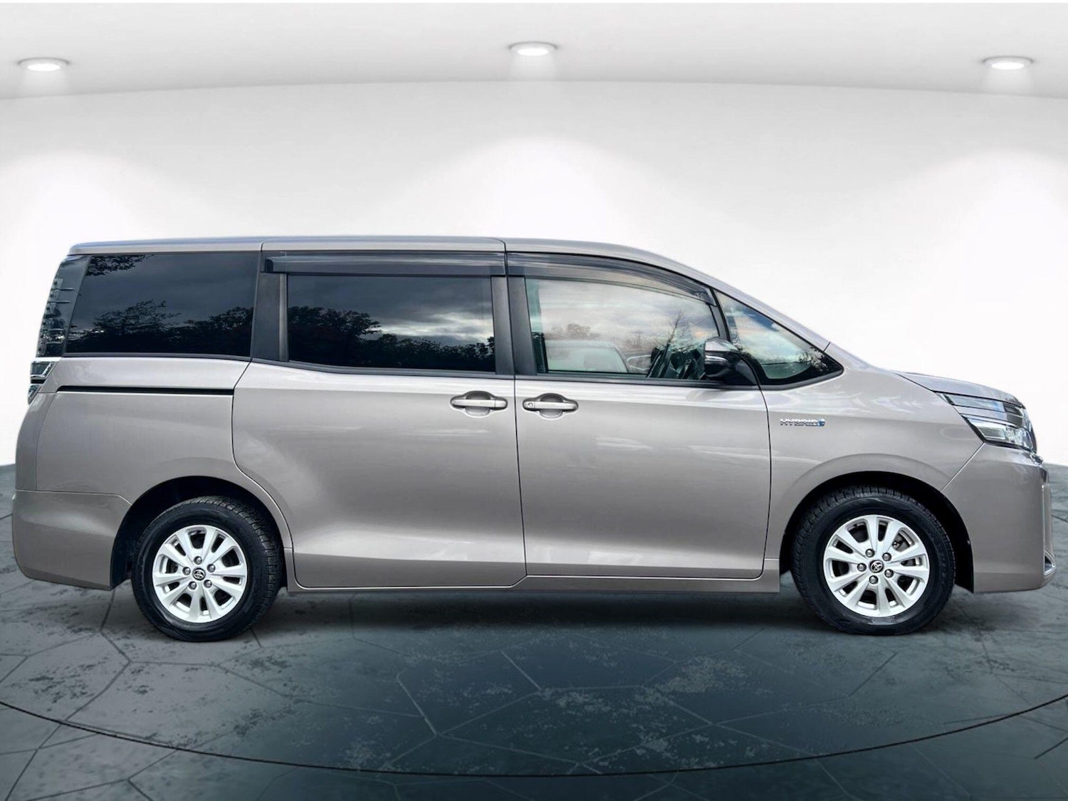 Used Toyota Voxy for sale - 76211702: Photo 3