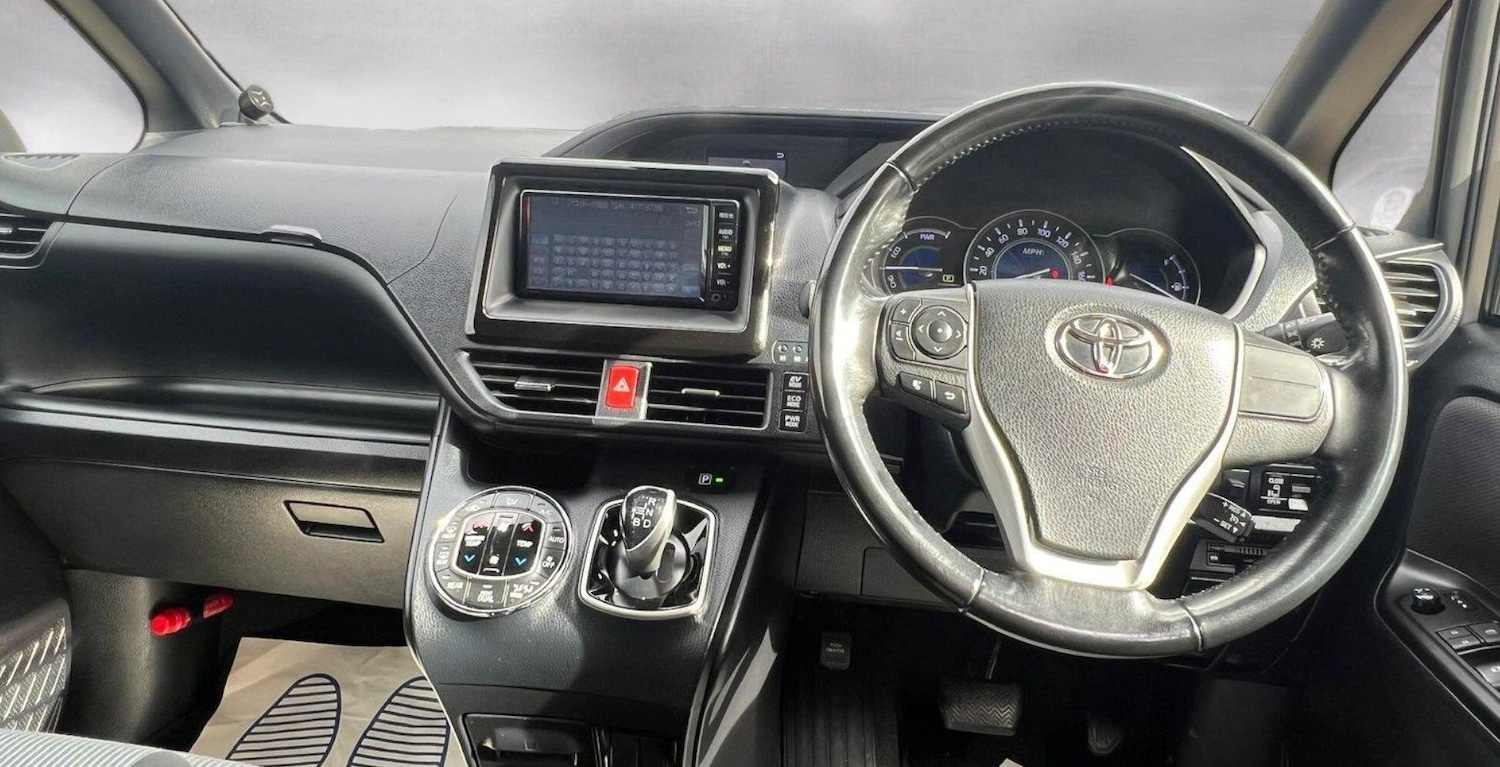 Used Toyota Voxy for sale - 76211702: Photo 30