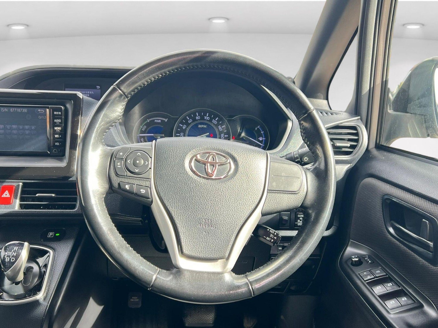 Used Toyota Voxy for sale - 76211702: Photo 31