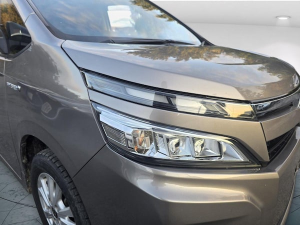 Used Toyota Voxy for sale - 76211702: Photo 31