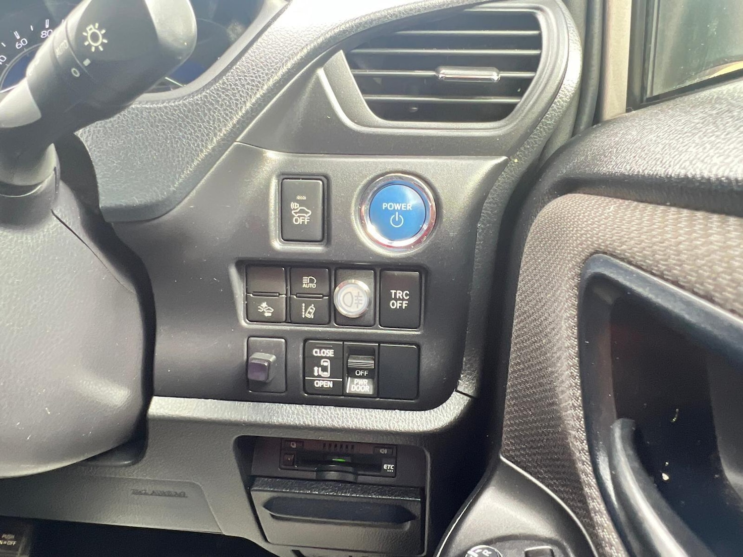 Used Toyota Voxy for sale - 76211702: Photo 38