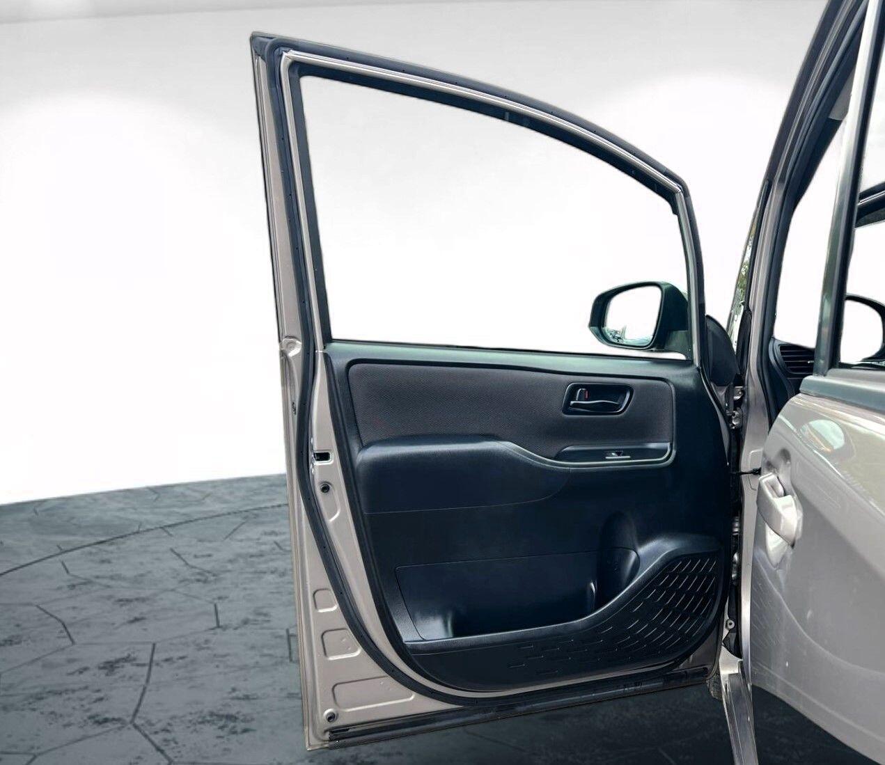 Used Toyota Voxy for sale - 76211702: Photo 53