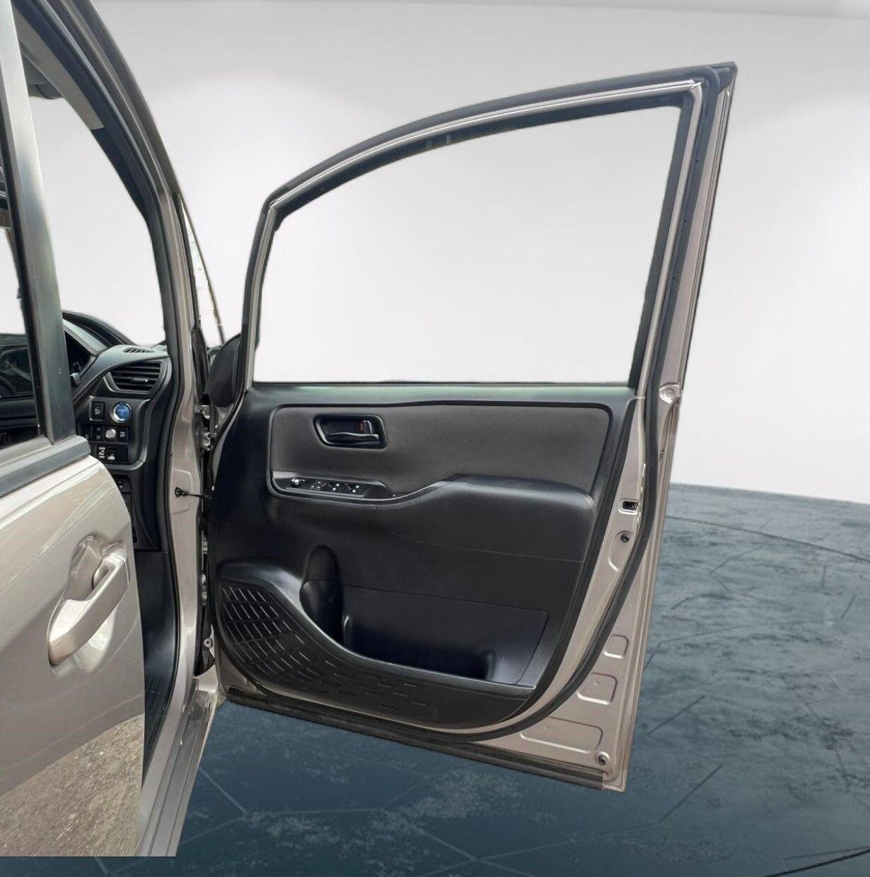 Used Toyota Voxy for sale - 76211702: Photo 54