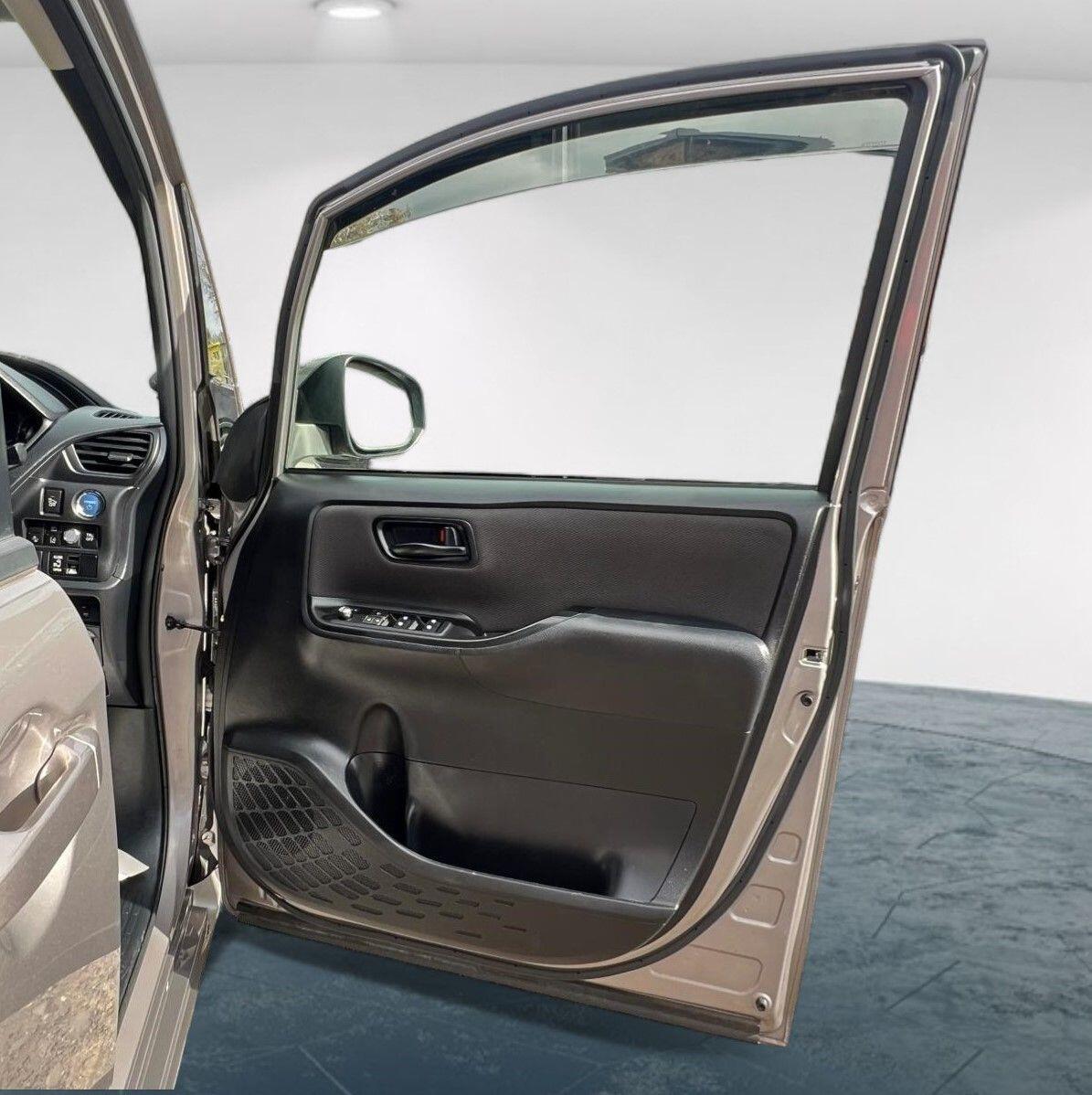 Used Toyota Voxy for sale - 76211702: Photo 55