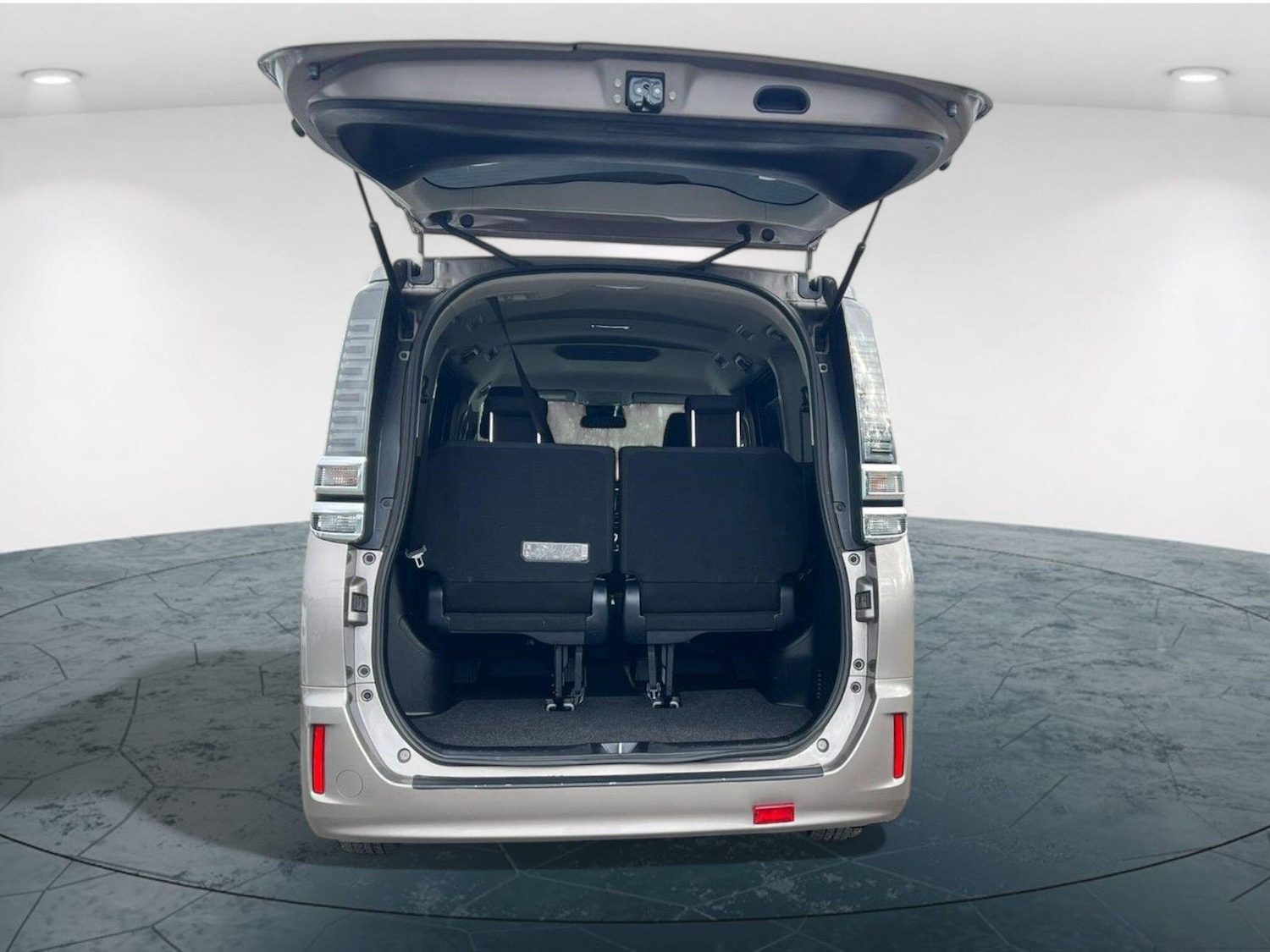 Used Toyota Voxy for sale - 76211702: Photo 59