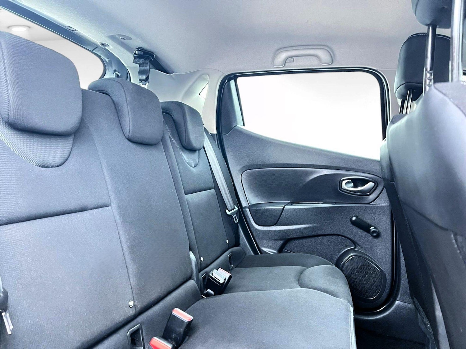 Used Renault Clio 2015 for sale - 76693566: Photo 16