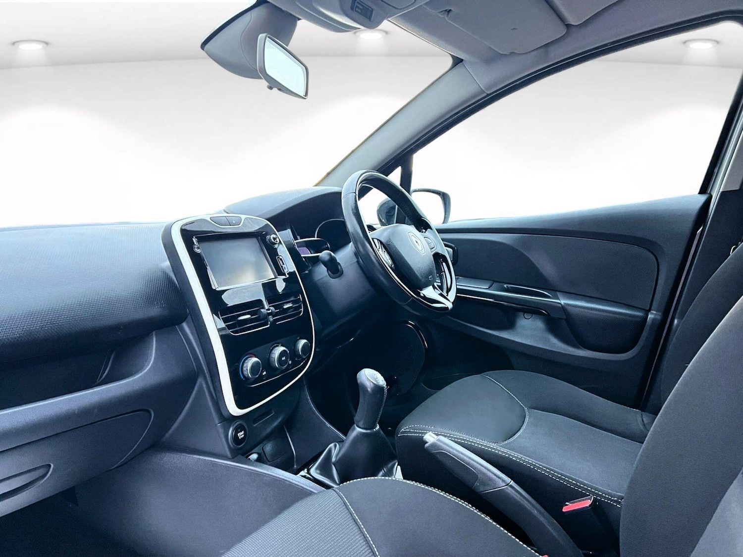 Used Renault Clio 2015 for sale - 76693566: Photo 18