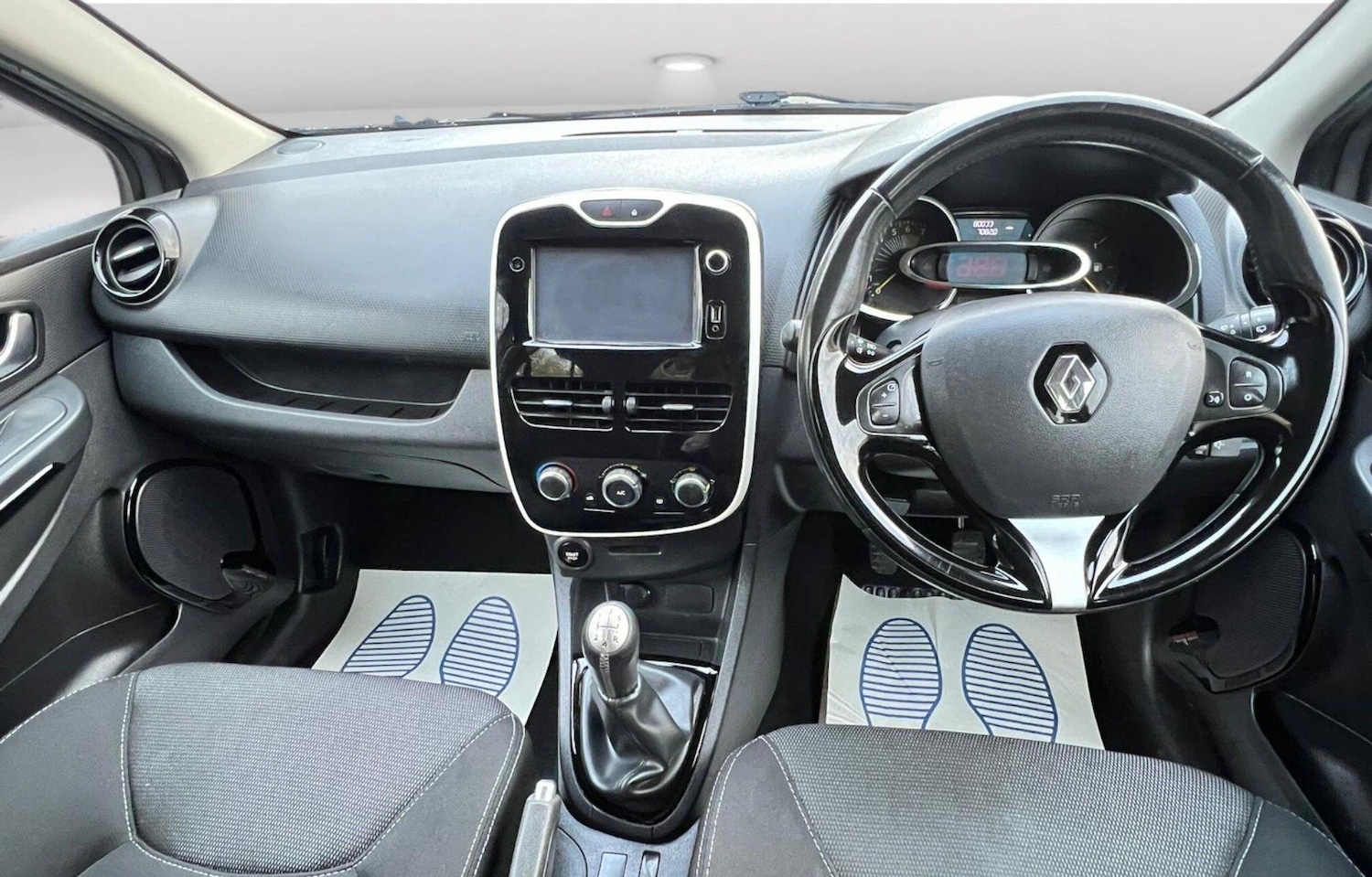 Used Renault Clio 2015 for sale - 76693566: Photo 21