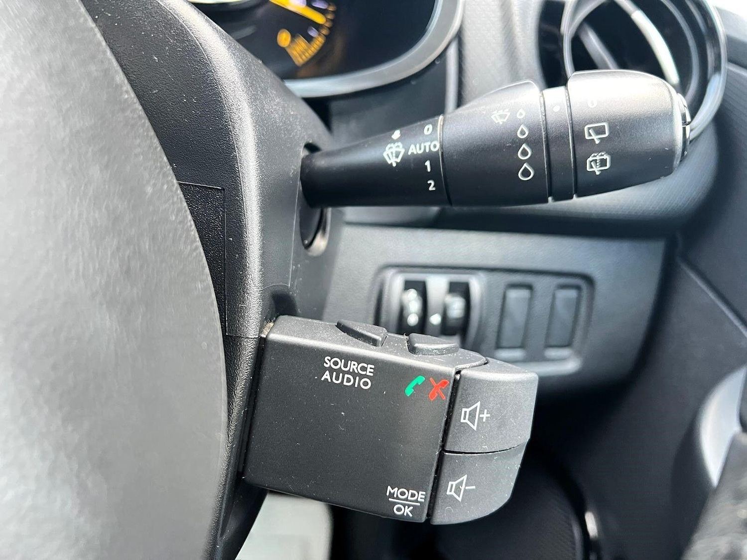 Used Renault Clio 2015 for sale - 76693566: Photo 28