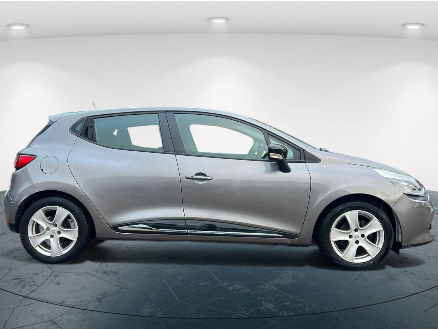 Used Renault Clio 2015 for sale - 76693566: Photo 3