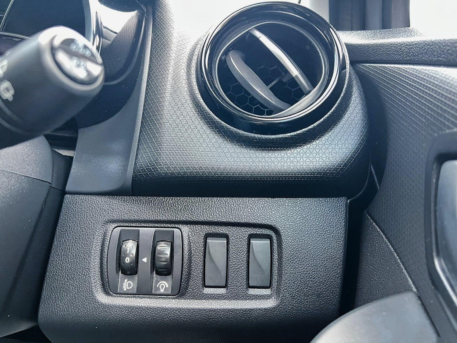 Used Renault Clio 2015 for sale - 76693566: Photo 31