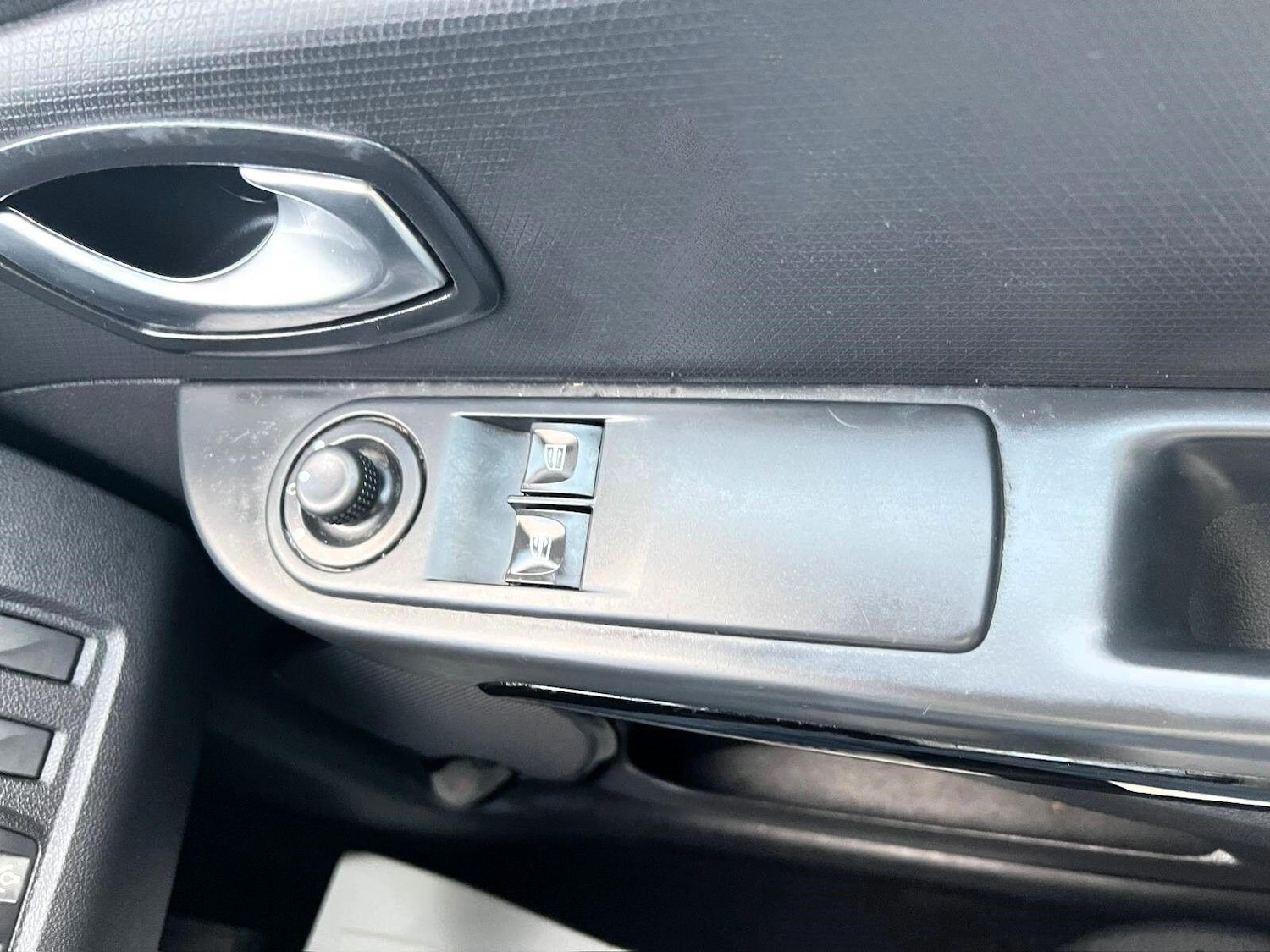 Used Renault Clio 2015 for sale - 76693566: Photo 32