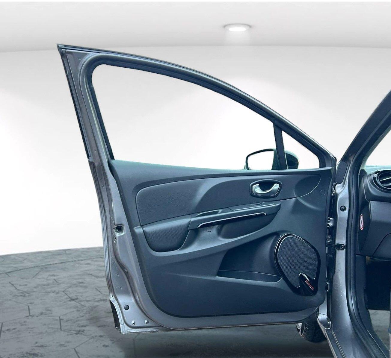 Used Renault Clio 2015 for sale - 76693566: Photo 39