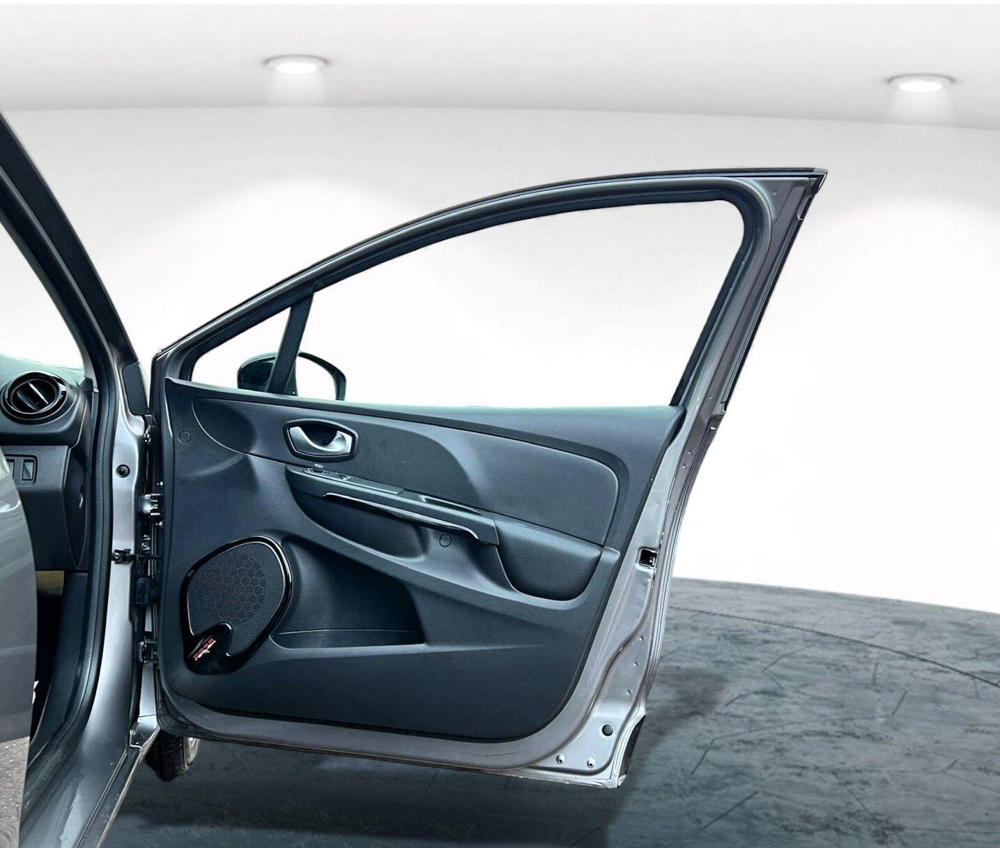 Used Renault Clio 2015 for sale - 76693566: Photo 40