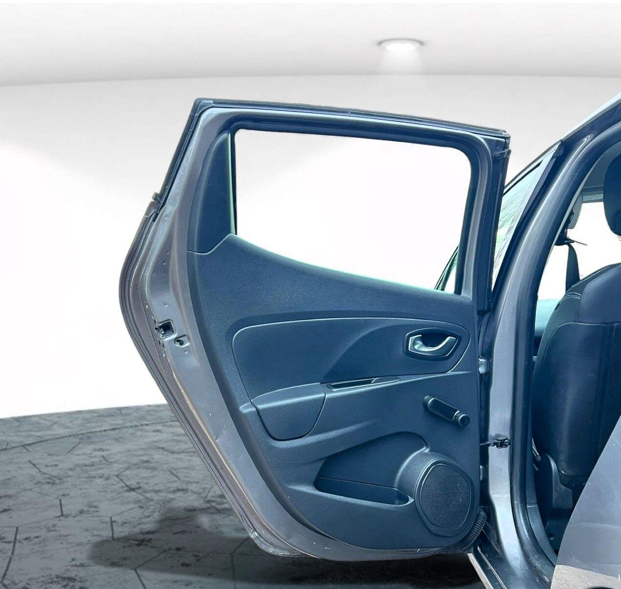 Used Renault Clio 2015 for sale - 76693566: Photo 41