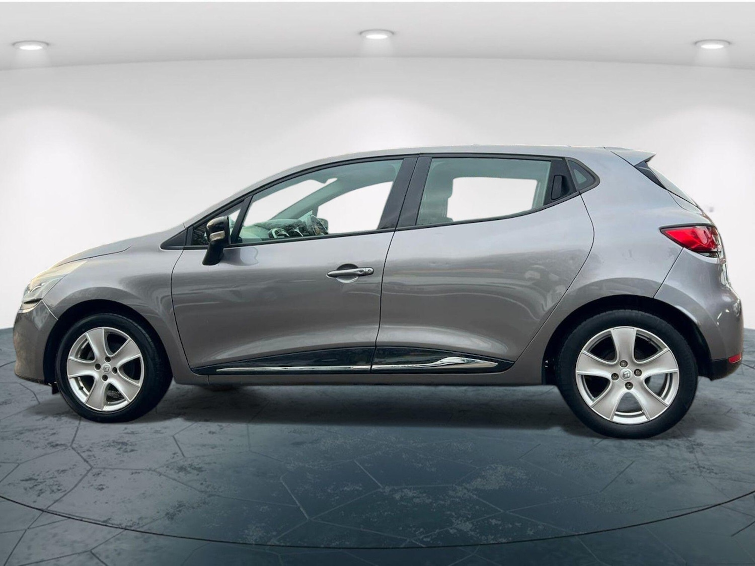 Used Renault Clio 2015 for sale - 76693566: Photo 8