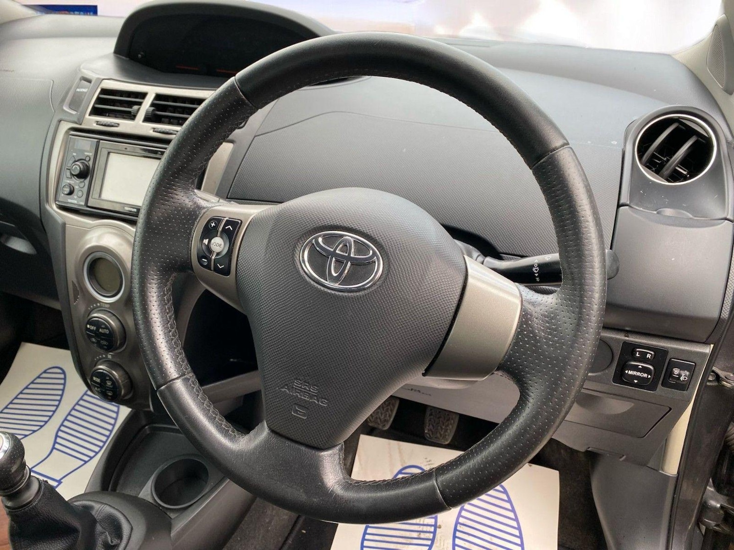 Used Toyota Yaris 2011 for sale - 76186961: Photo 28
