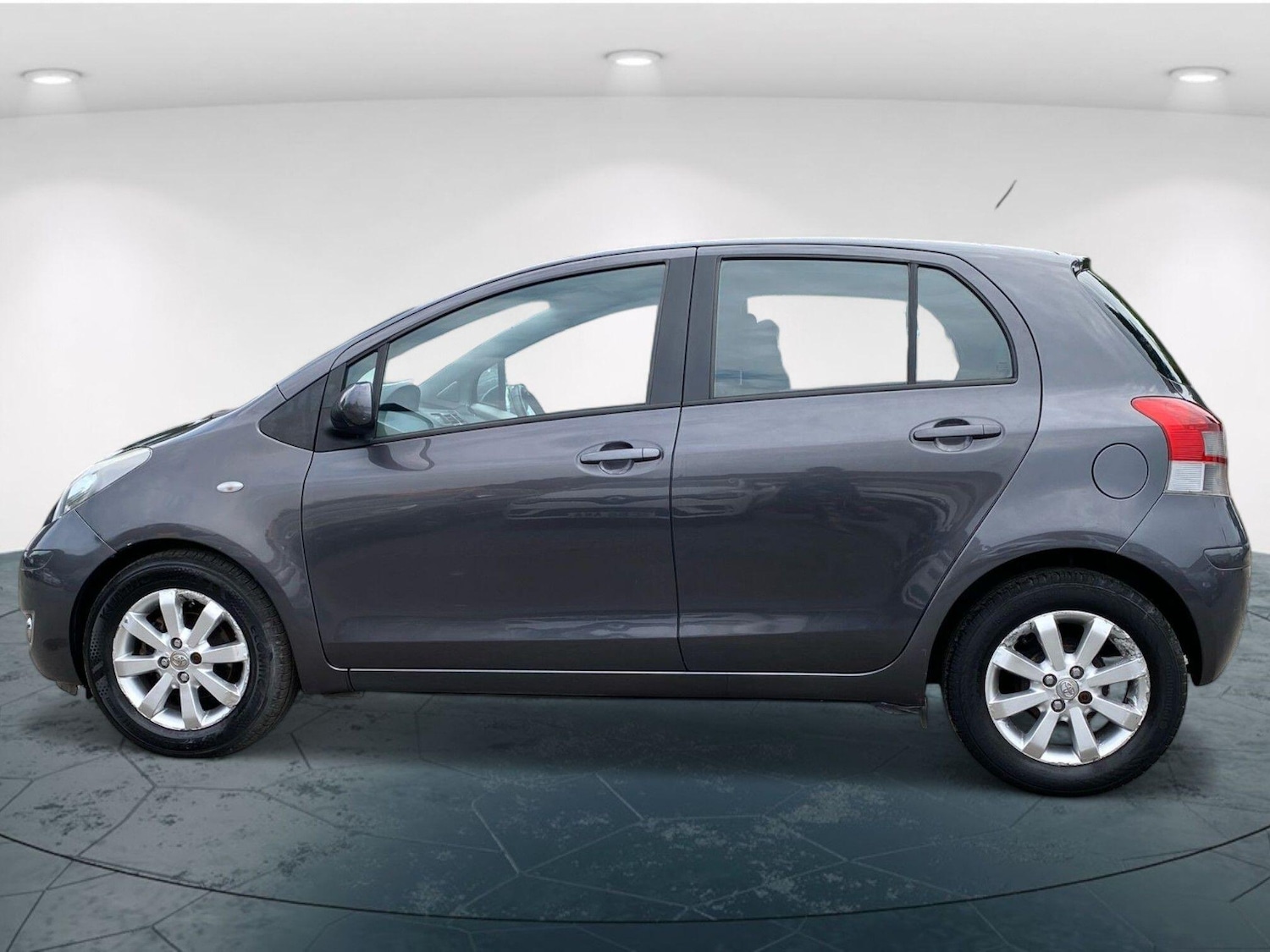 Used Toyota Yaris 2011 for sale - 76186961: Photo 8
