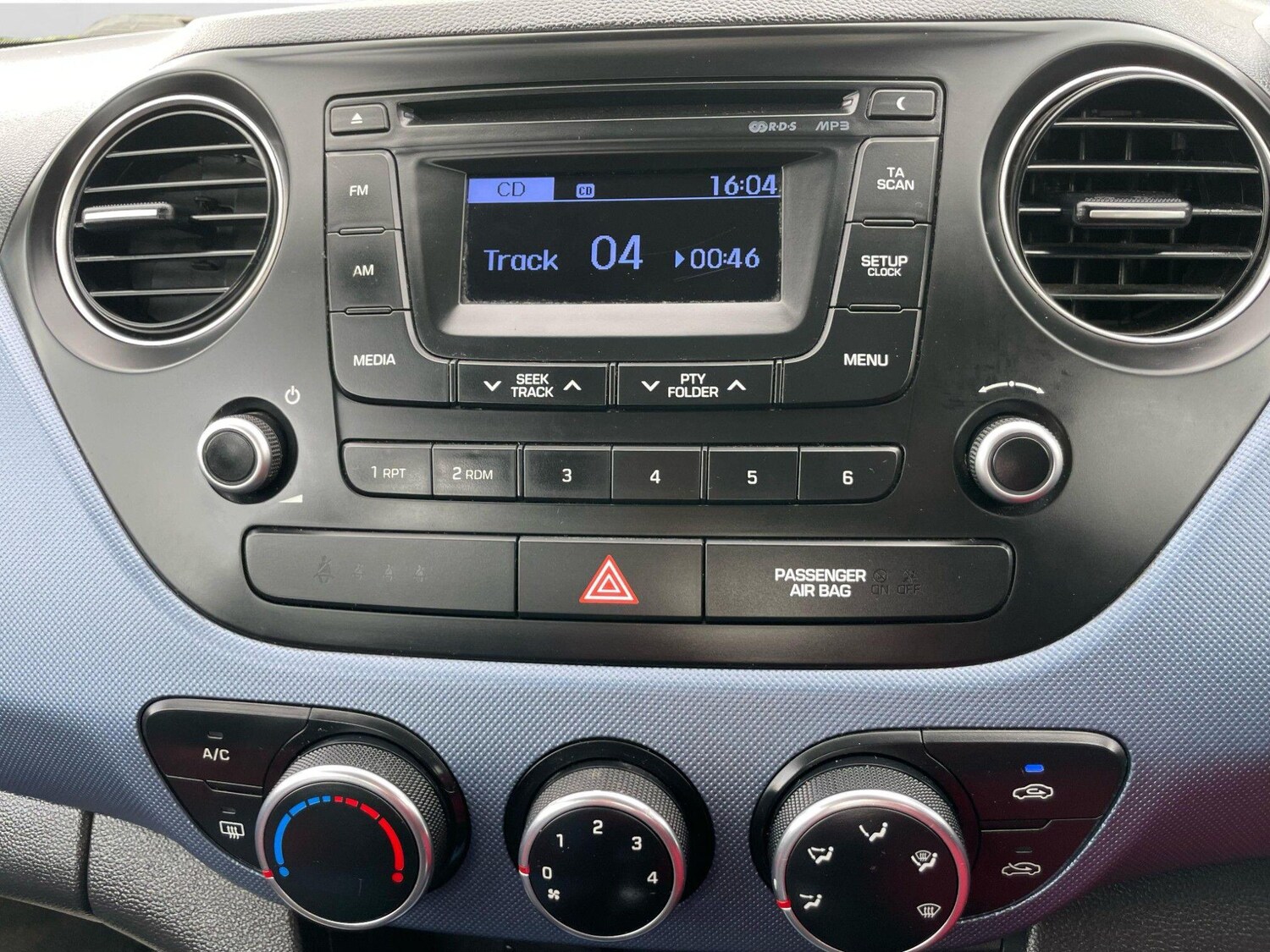 Used Hyundai i10 2014 for sale - 76186882: Photo 32