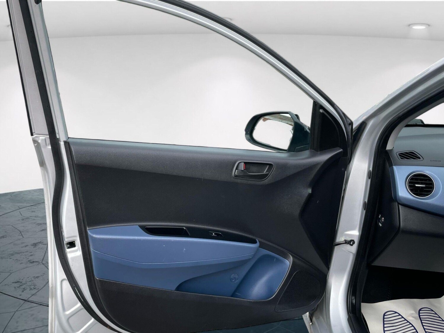 Used Hyundai i10 2014 for sale - 76186882: Photo 34