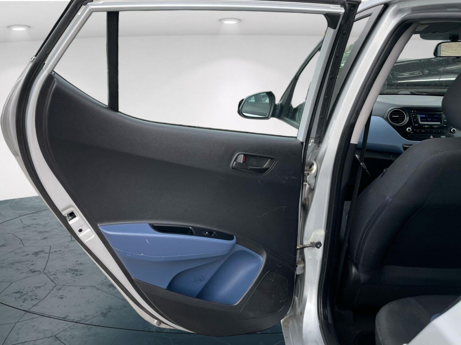 Used Hyundai i10 2014 for sale - 76186882: Photo 35