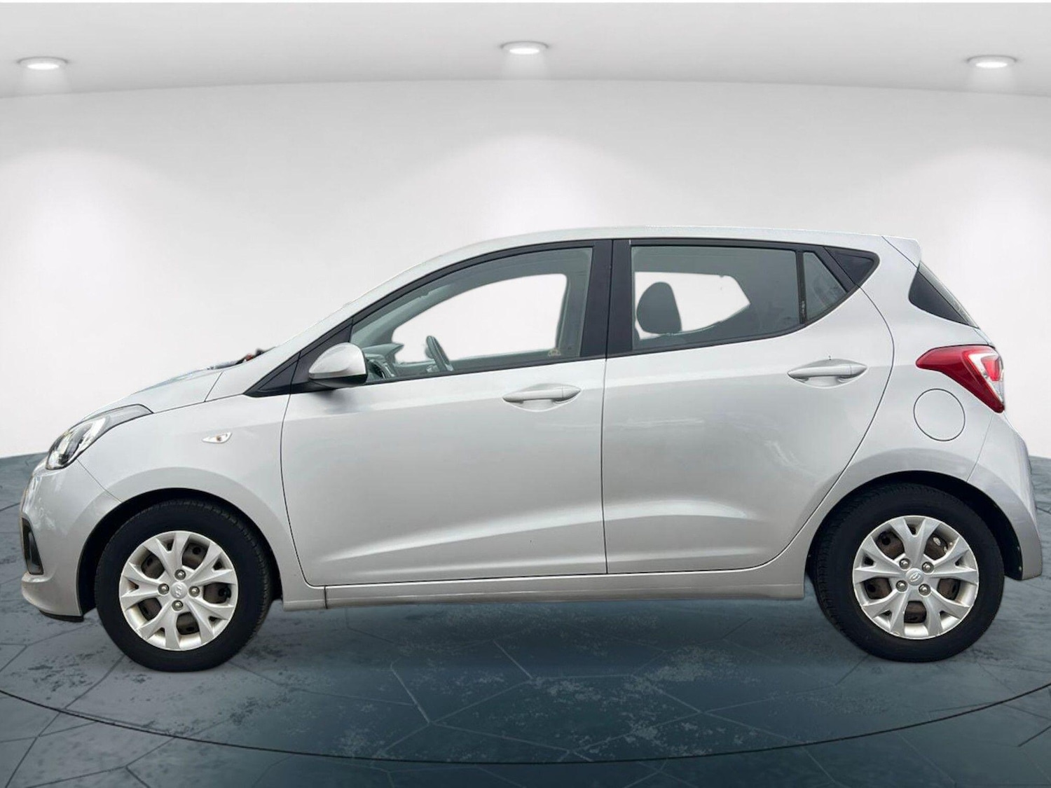 Used Hyundai i10 2014 for sale - 76186882: Photo 8