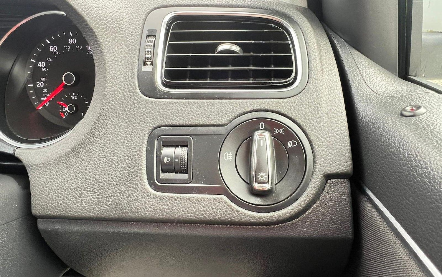 Used Volkswagen Polo 2015 for sale - 76441870: Photo 31