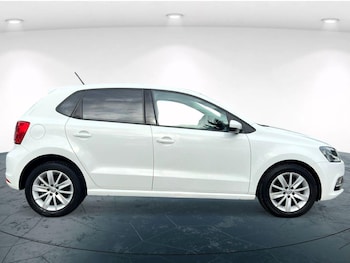 Used Volkswagen Polo 2015 for sale - 76441870: Photo
