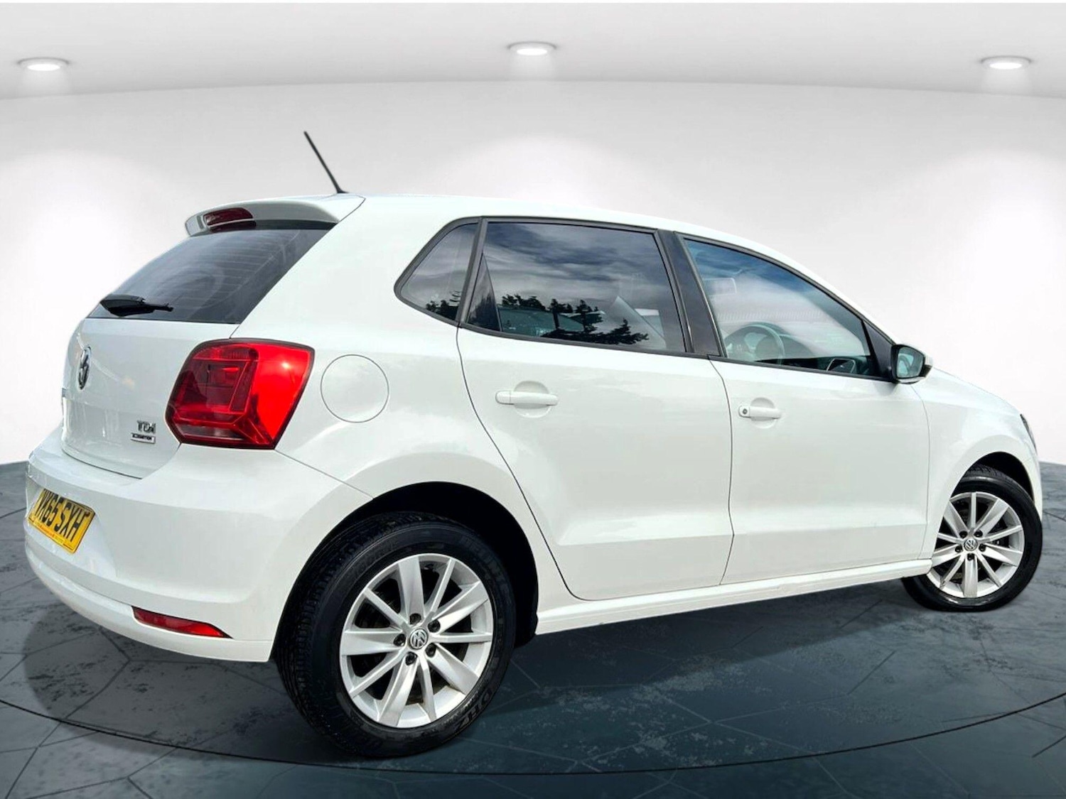Used Volkswagen Polo 2015 for sale - 76441870: Photo 4