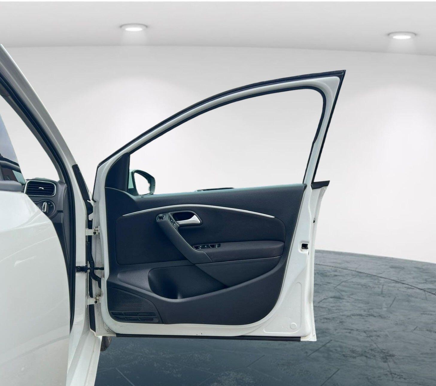 Used Volkswagen Polo 2015 for sale - 76441870: Photo 42