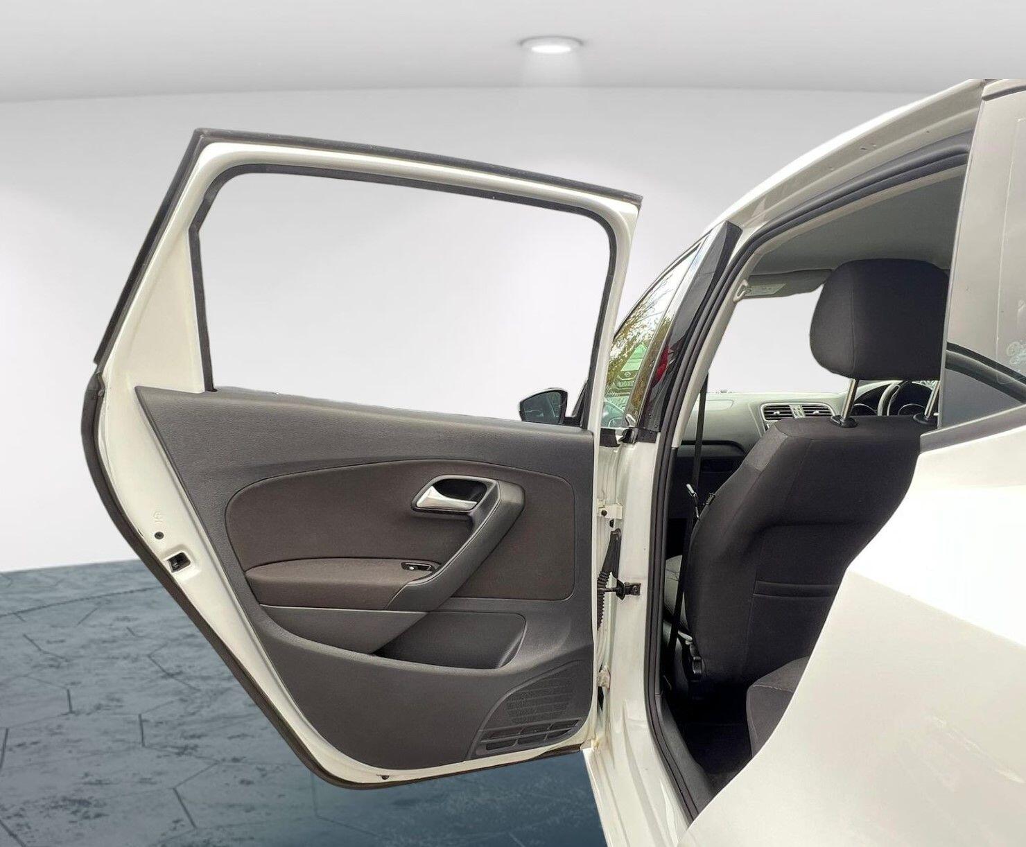 Used Volkswagen Polo 2015 for sale - 76441870: Photo 43