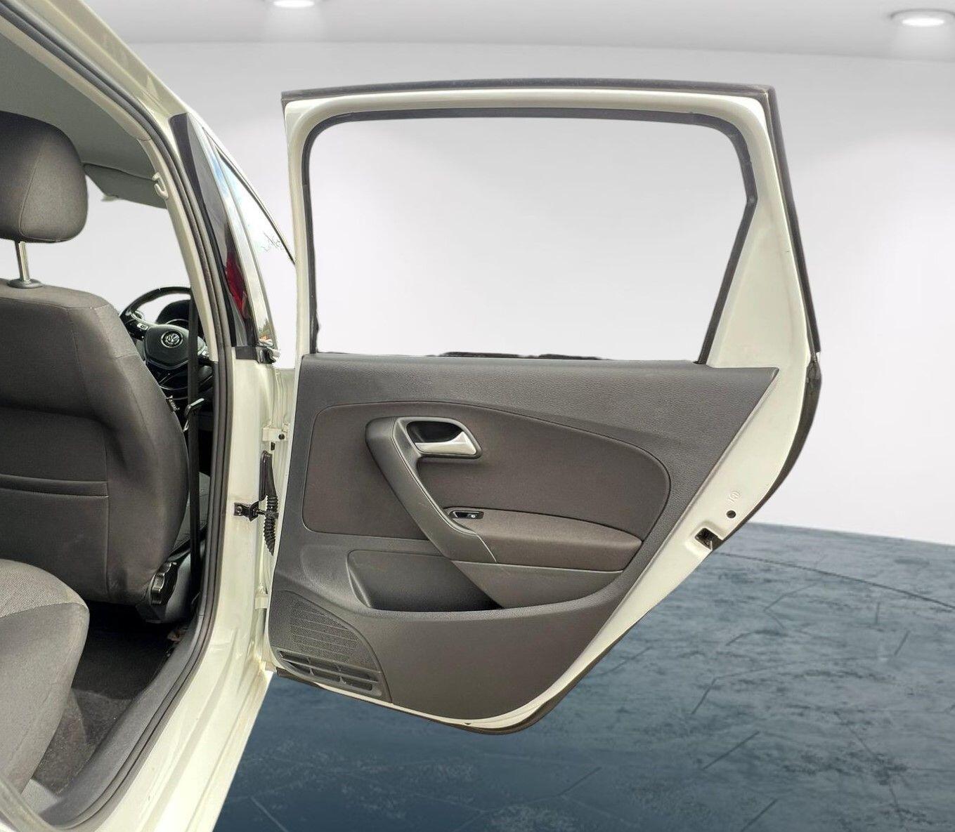 Used Volkswagen Polo 2015 for sale - 76441870: Photo 44