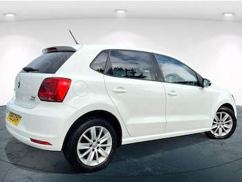 Used Volkswagen Polo 2015 for sale - 76441870: Photo