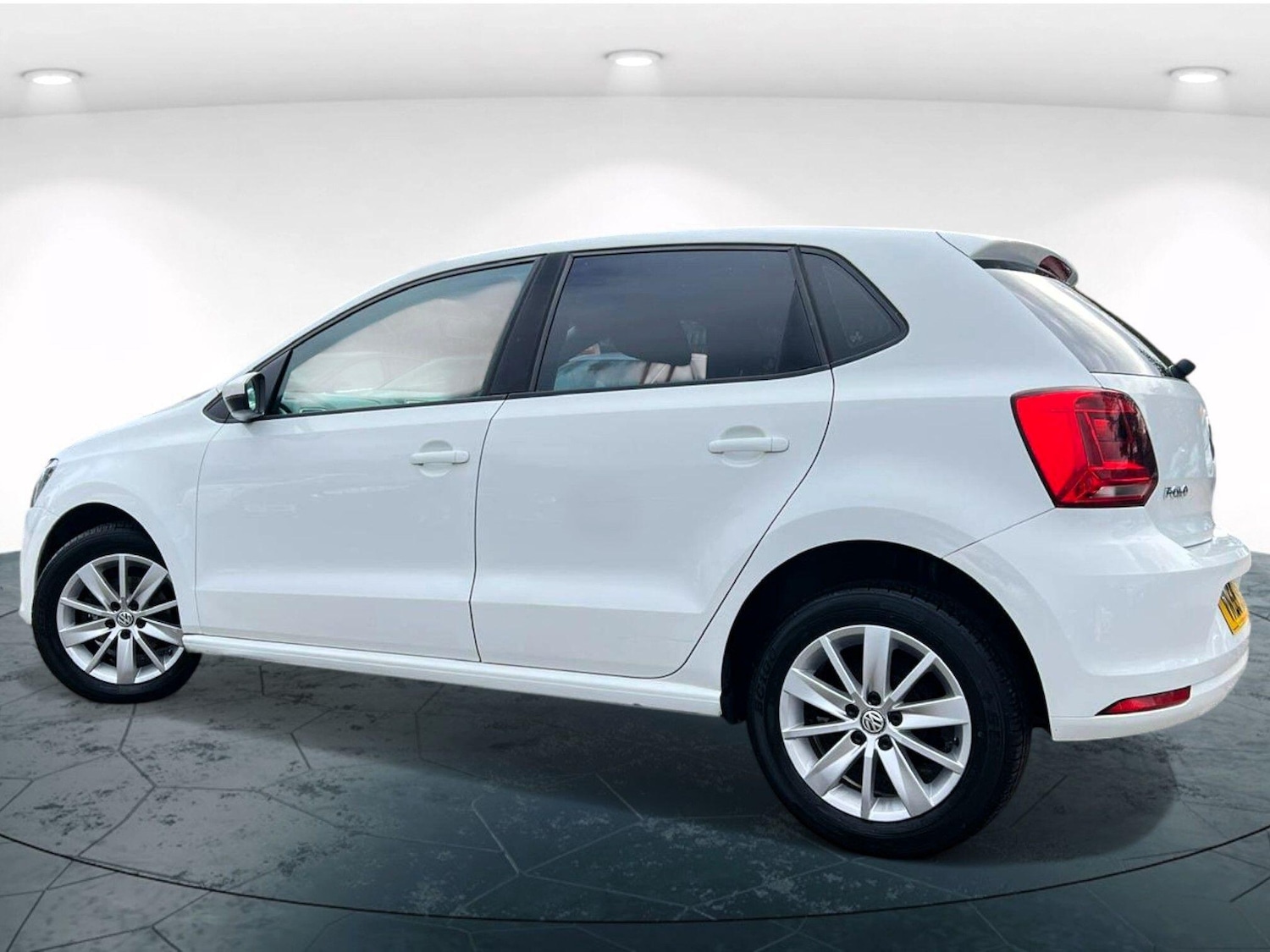 Used Volkswagen Polo 2015 for sale - 76441870: Photo 7