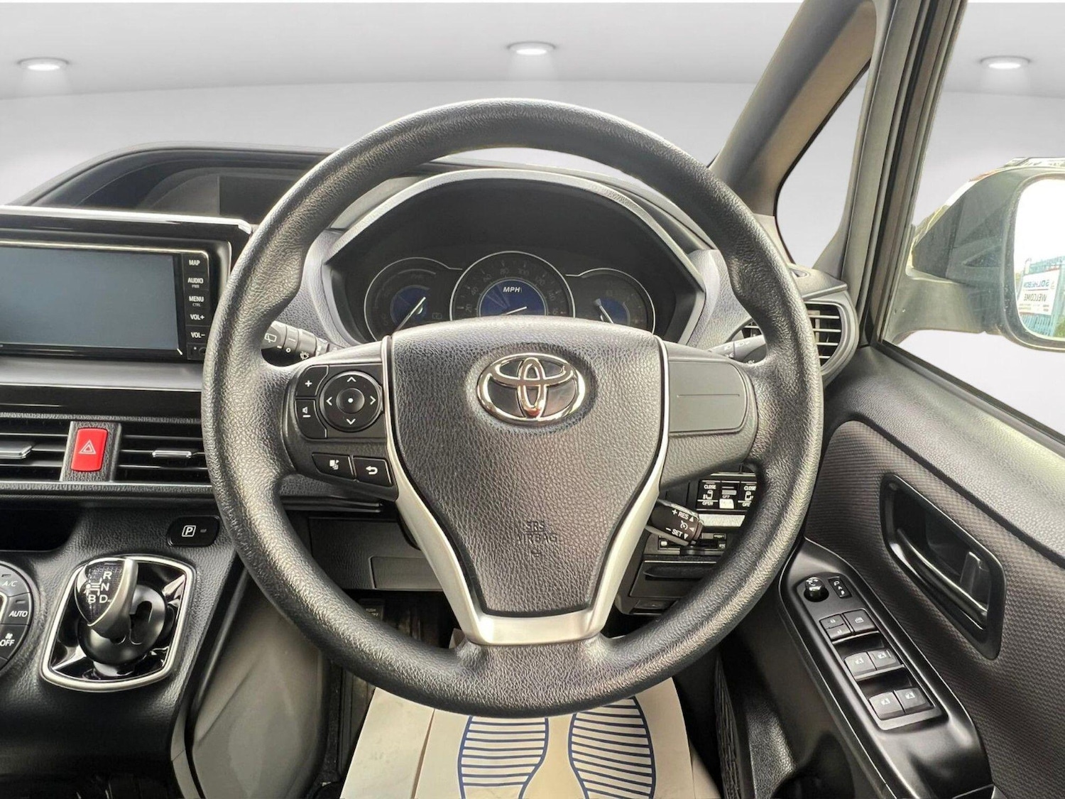 Used Toyota Voxy for sale - 76641608: Photo 26