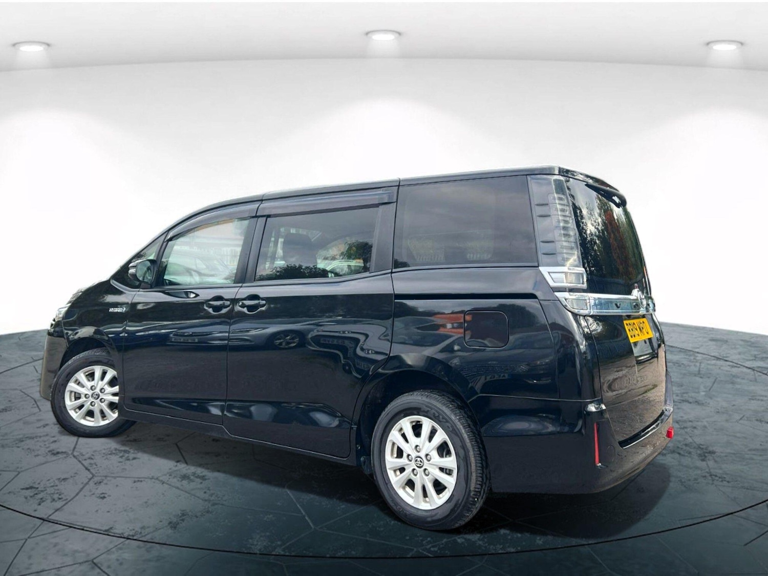 Used Toyota Voxy for sale - 76641608: Photo 7